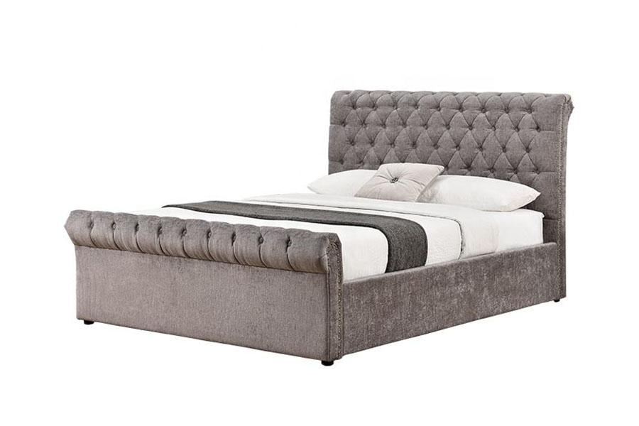 Fráma Leaba Stórála Ottoman Sleigh Chenille-Velvet 1208G Chesterfield